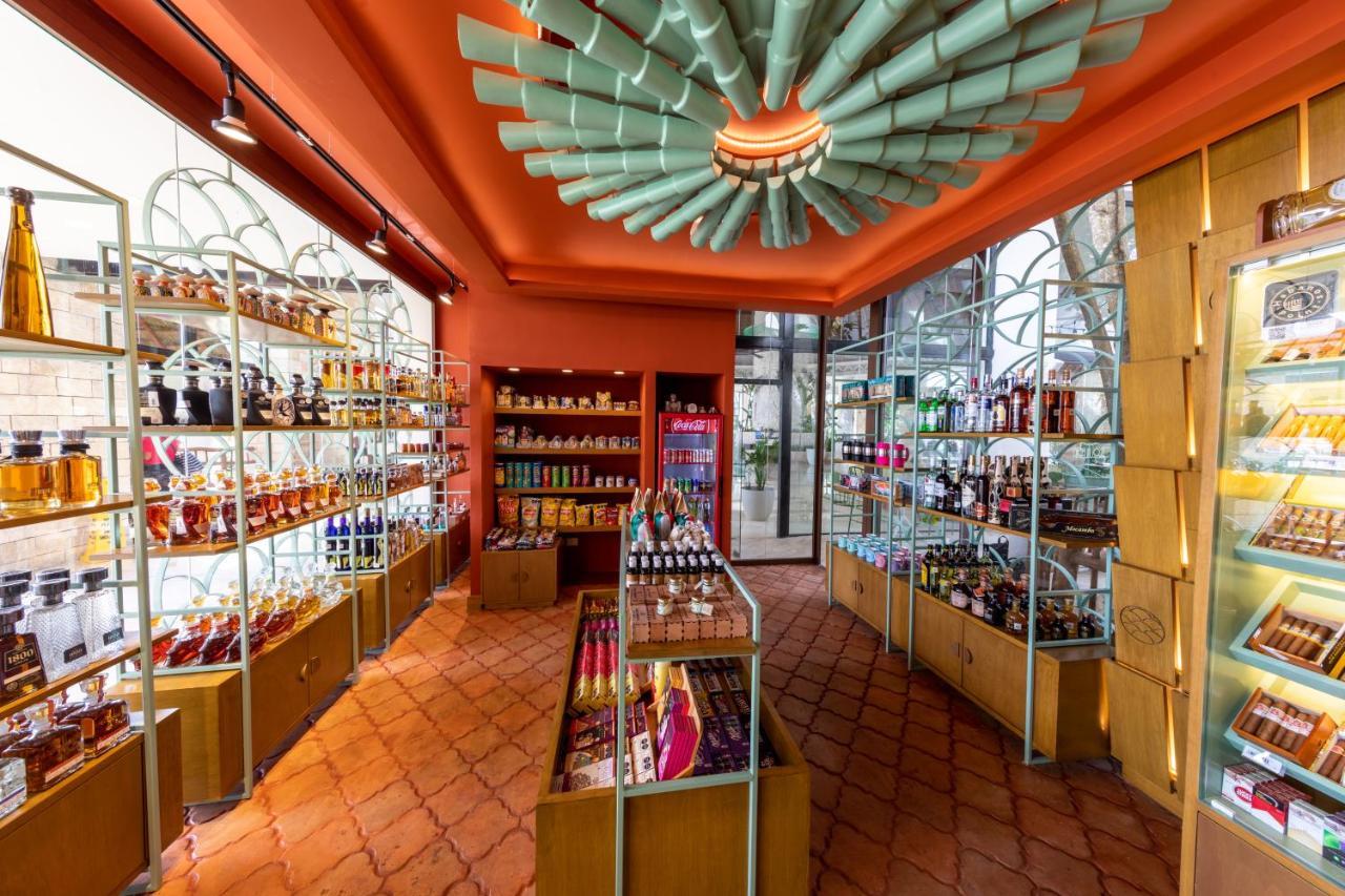 Hotel Bahia Principe Grand Tulum Riviera Maya Esterno foto A shop in the airport