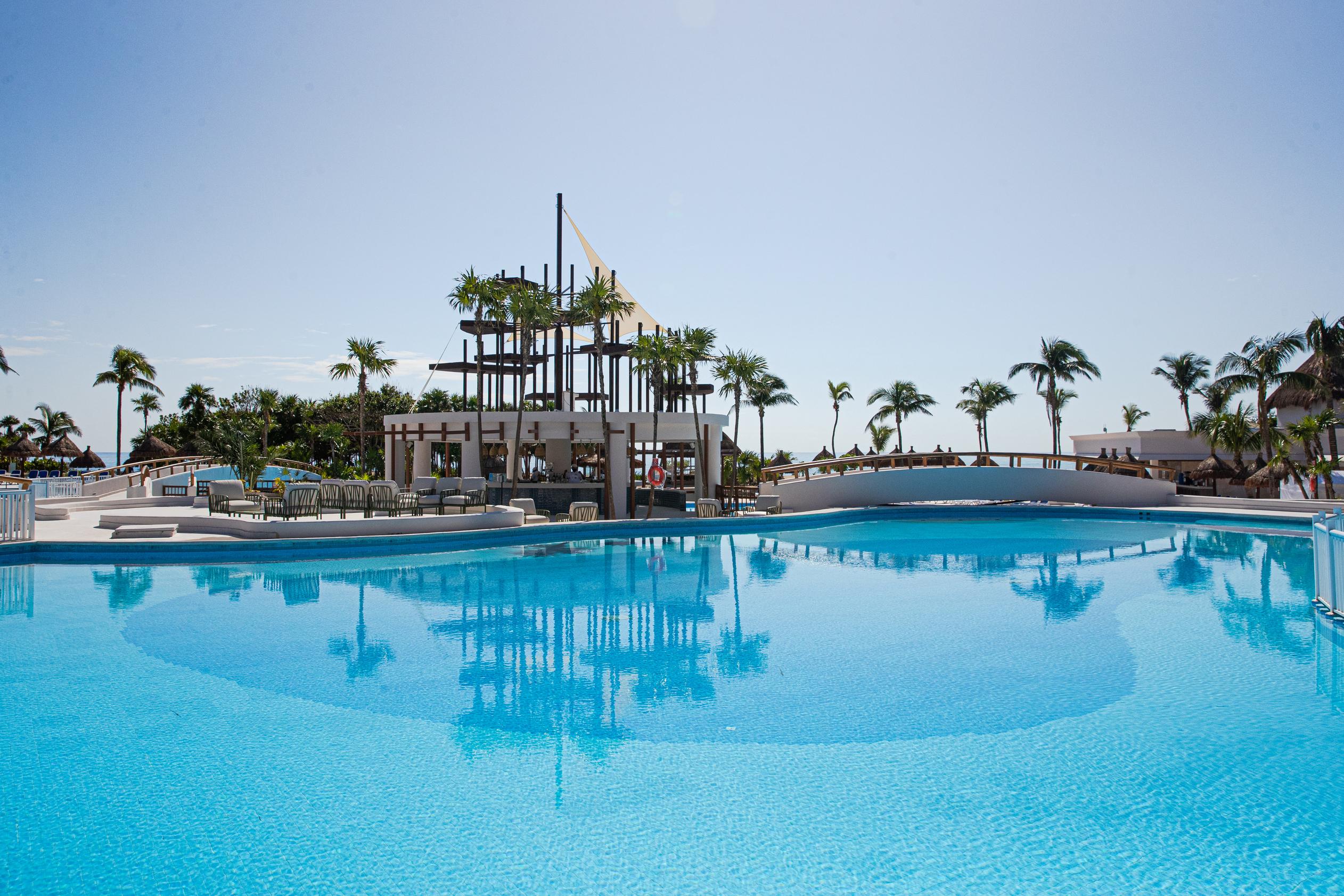 Hotel Bahia Principe Grand Tulum Riviera Maya Esterno foto The pool at the resort