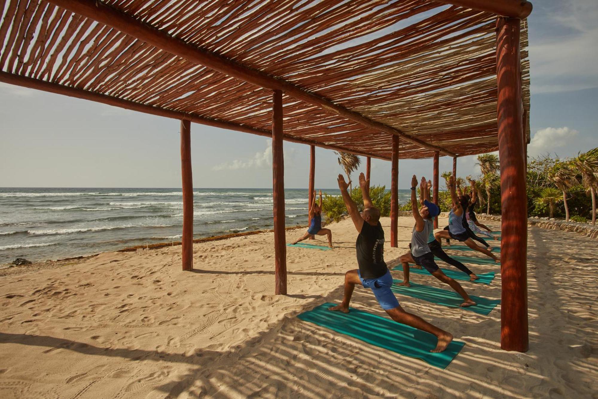 Hotel Bahia Principe Grand Tulum Riviera Maya Esterno foto A yoga class at the beach